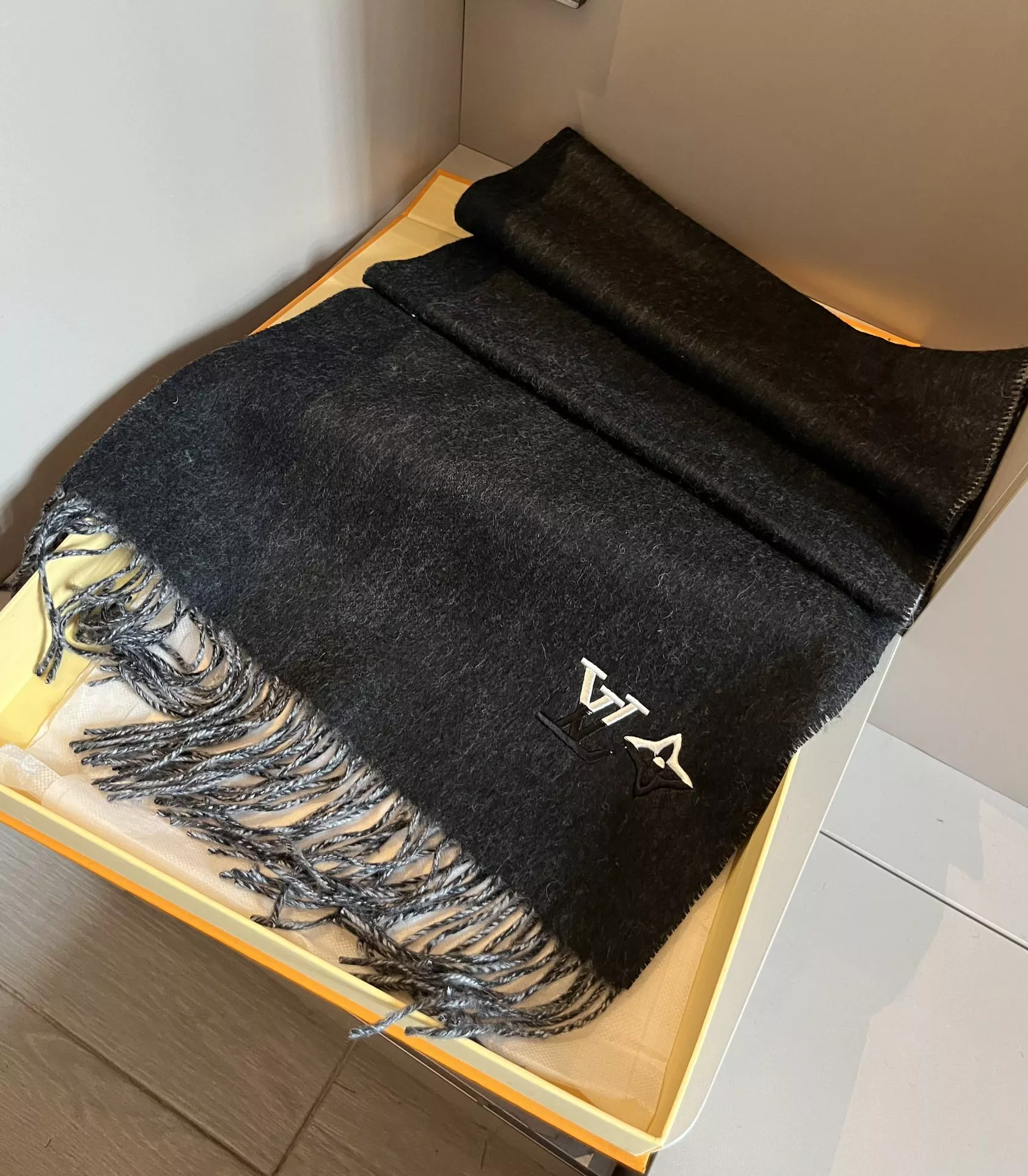 Stylish 1750 Louis Vuitton Scarf For Unisex