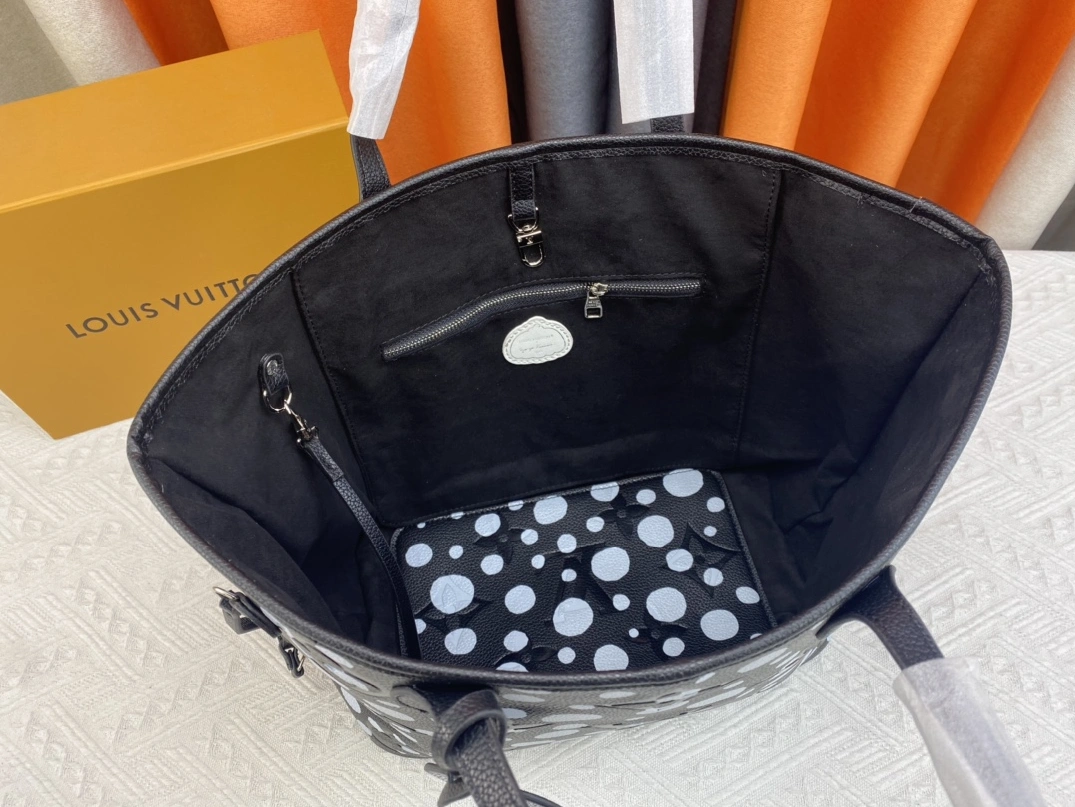 Stylish 1791 Louis Vuitton AAA Quality Shoulder Bags For Women