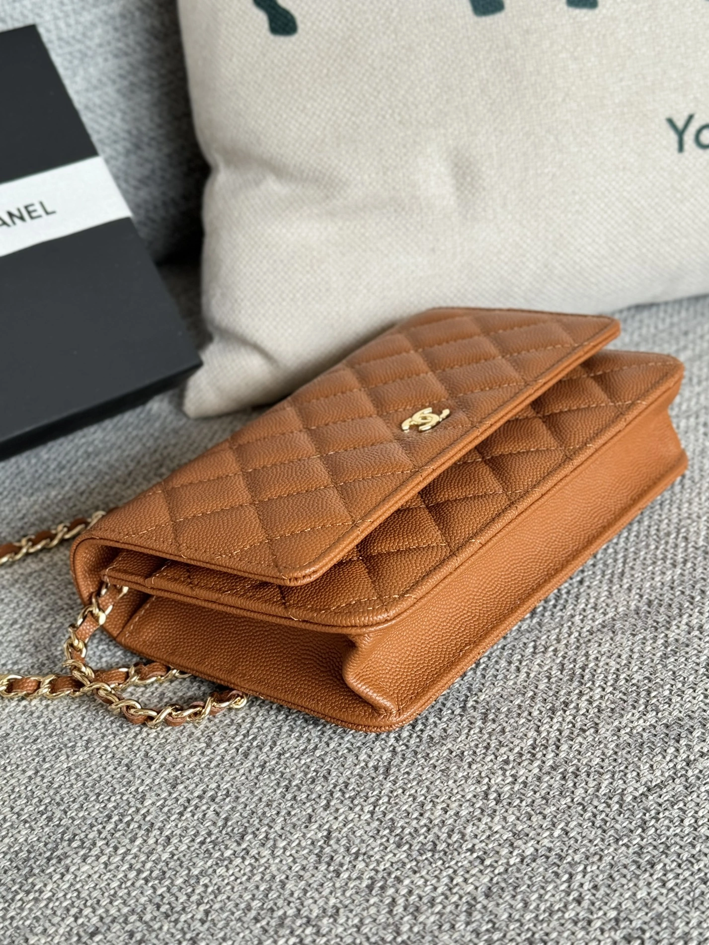 Stylish 1860 Chanel AAA Quality Messenger Bags In Gold For Women