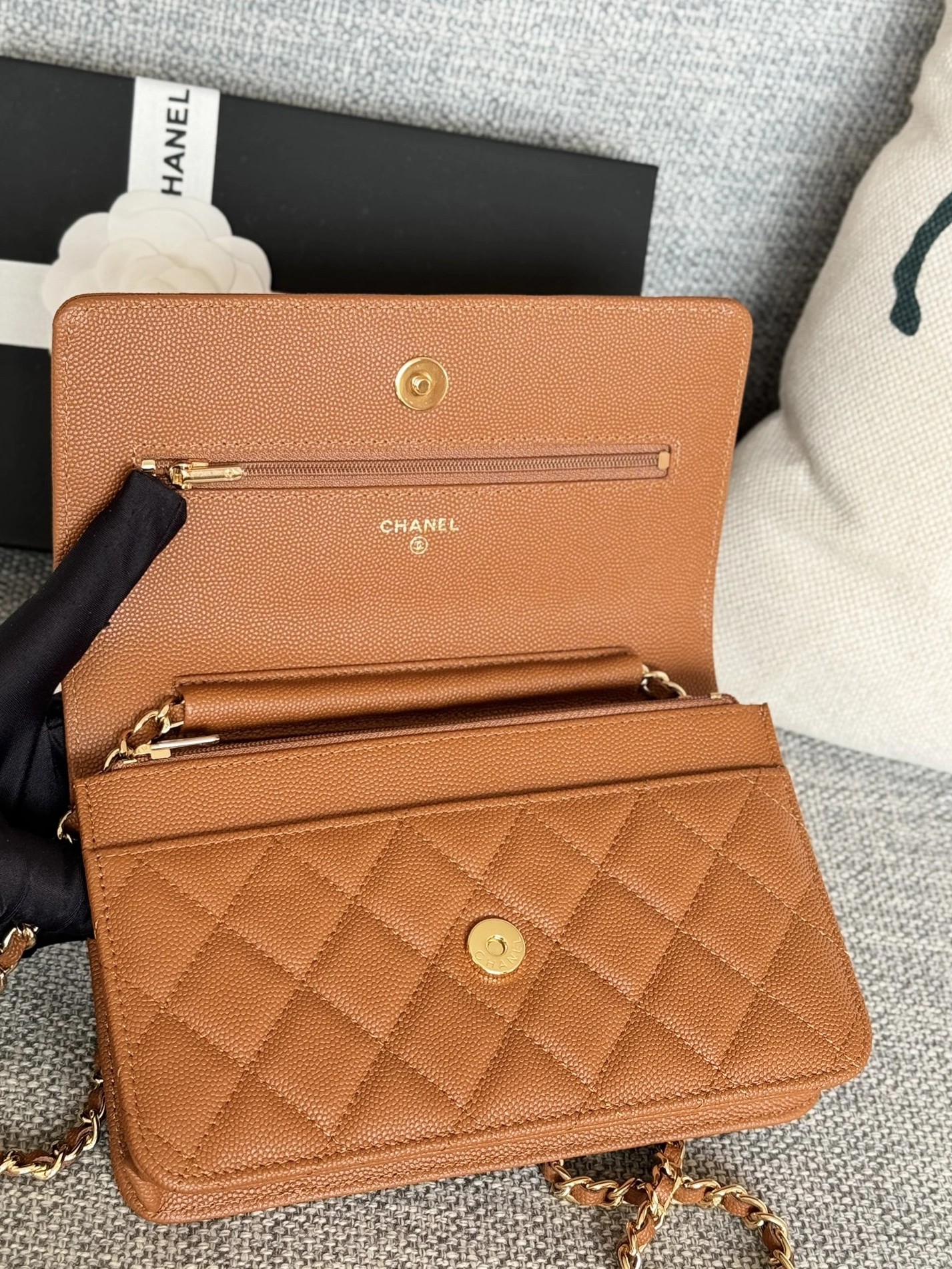 Stylish 1860 Chanel AAA Quality Messenger Bags In Gold For Women