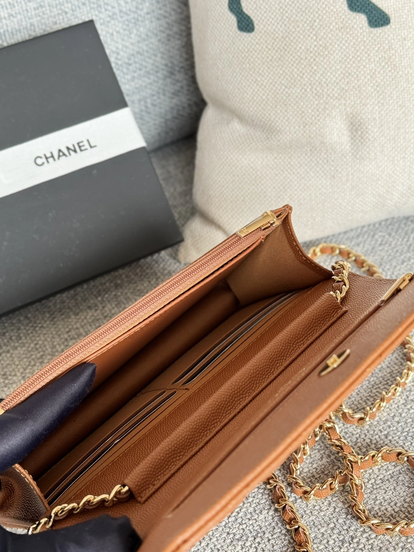 Stylish 1860 Chanel AAA Quality Messenger Bags In Gold For Women