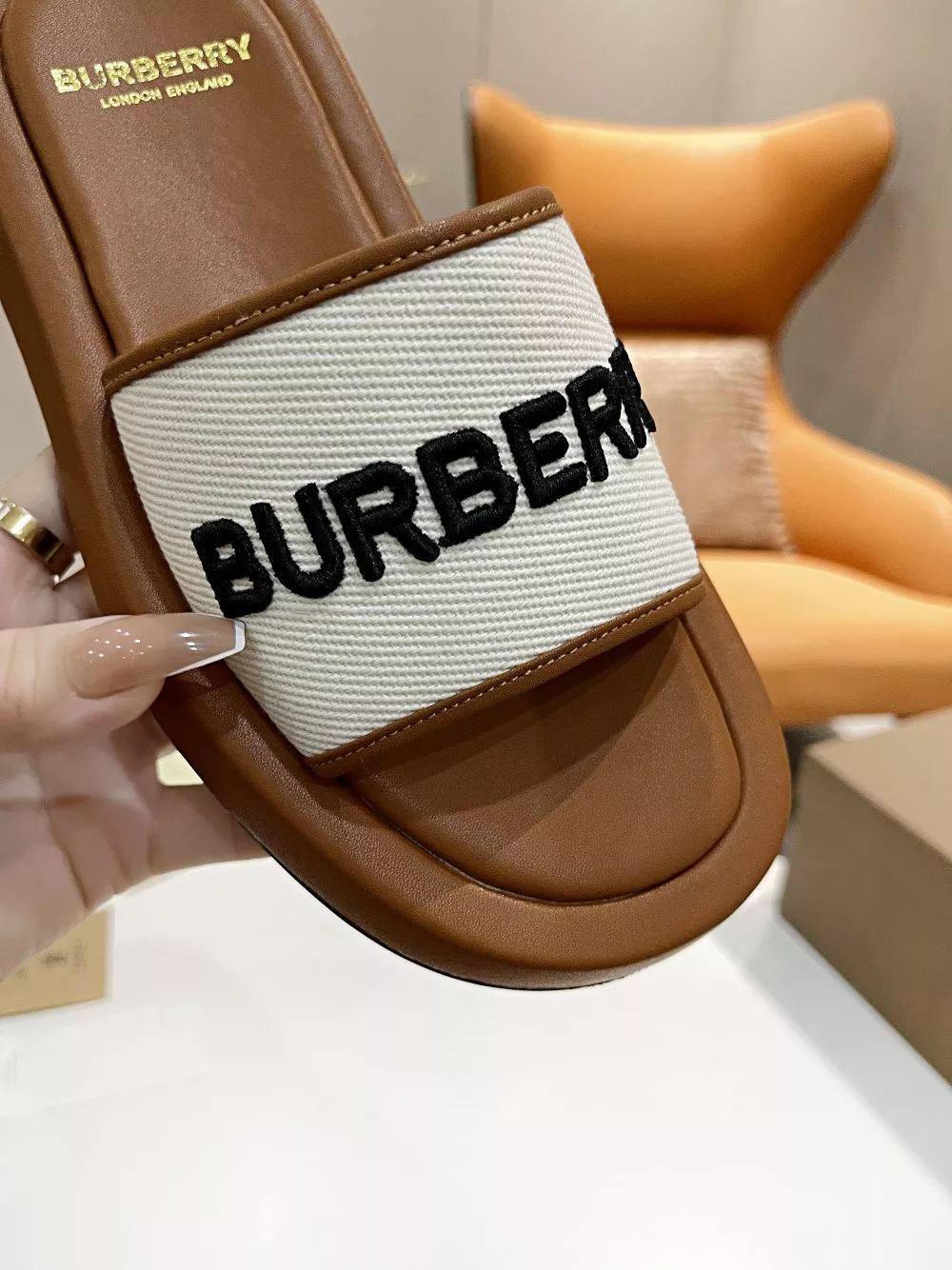 Stylish 2252 Burberry Slippers For Men