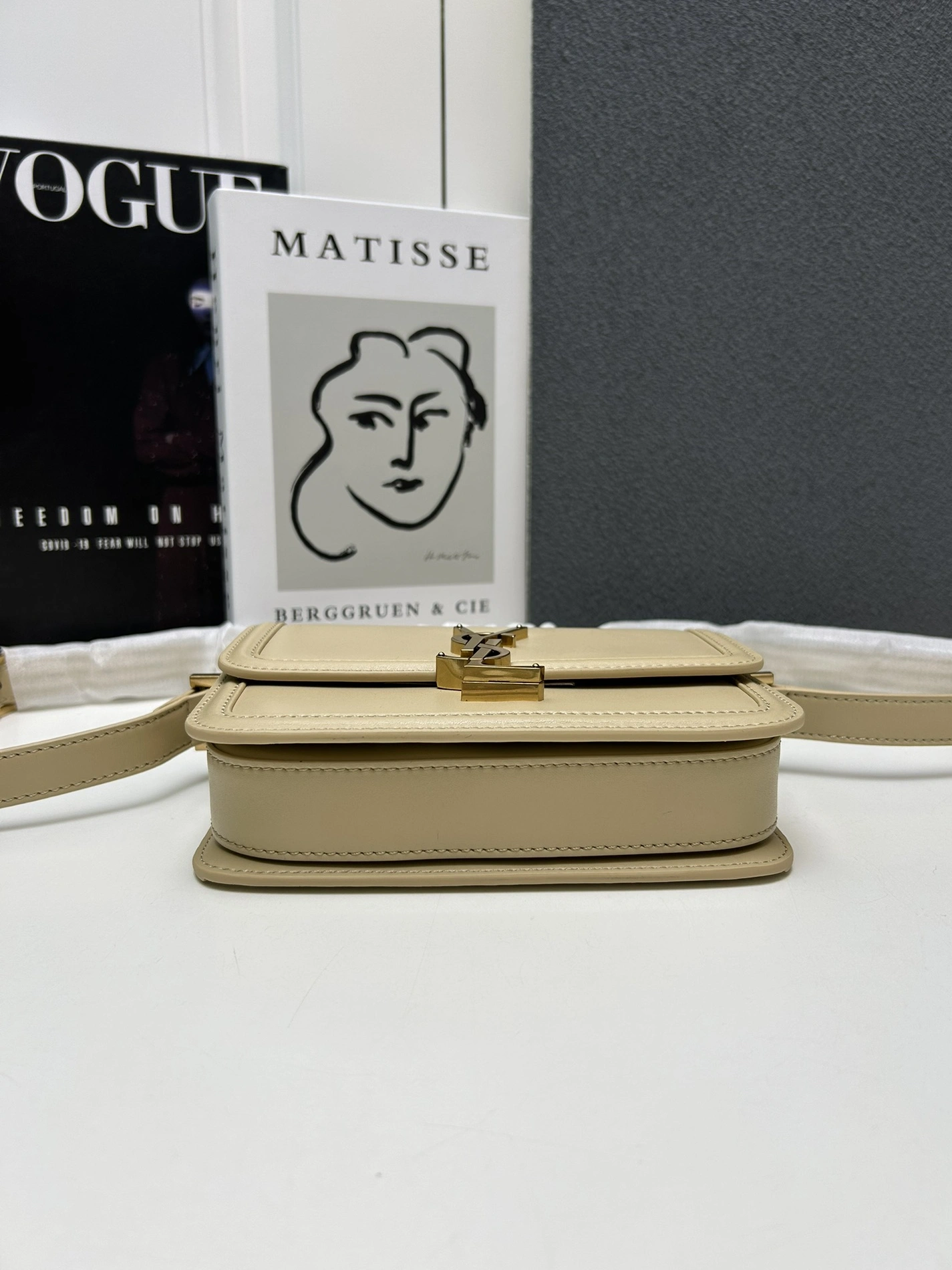Stylish 2300 Yves Saint Laurent YSL AAA Quality Messenger Bags For Women
