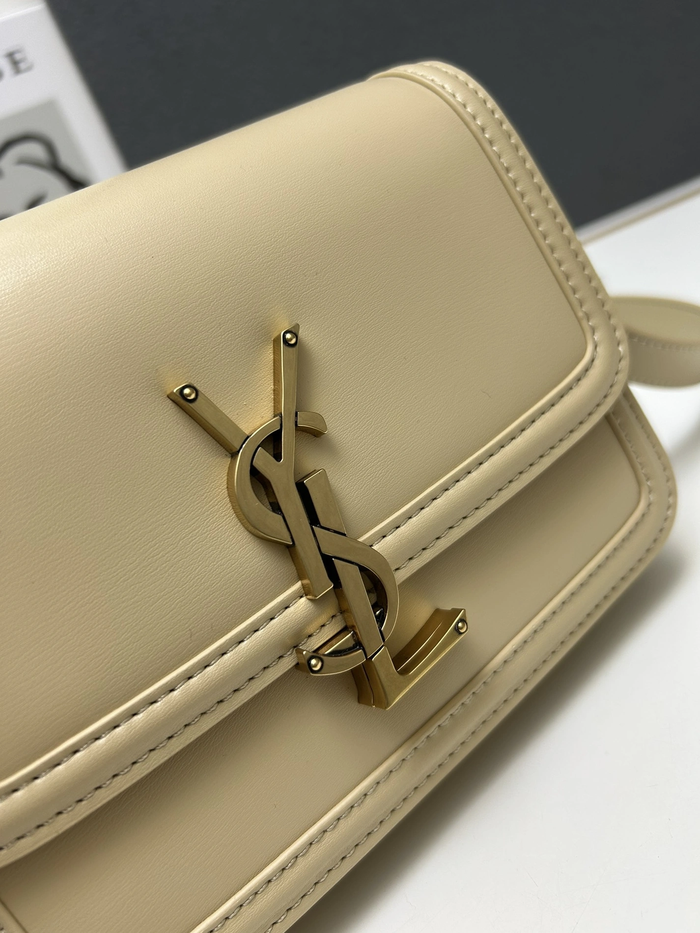 Stylish 2300 Yves Saint Laurent YSL AAA Quality Messenger Bags For Women