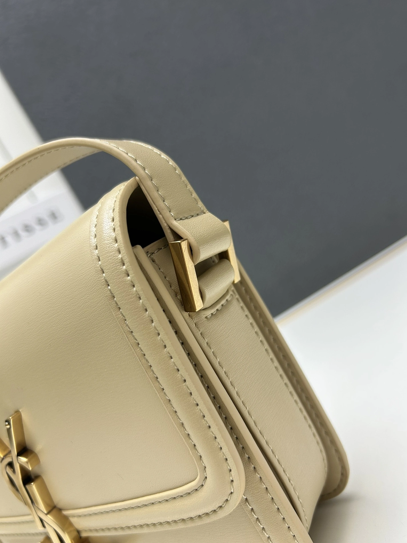 Stylish 2300 Yves Saint Laurent YSL AAA Quality Messenger Bags For Women