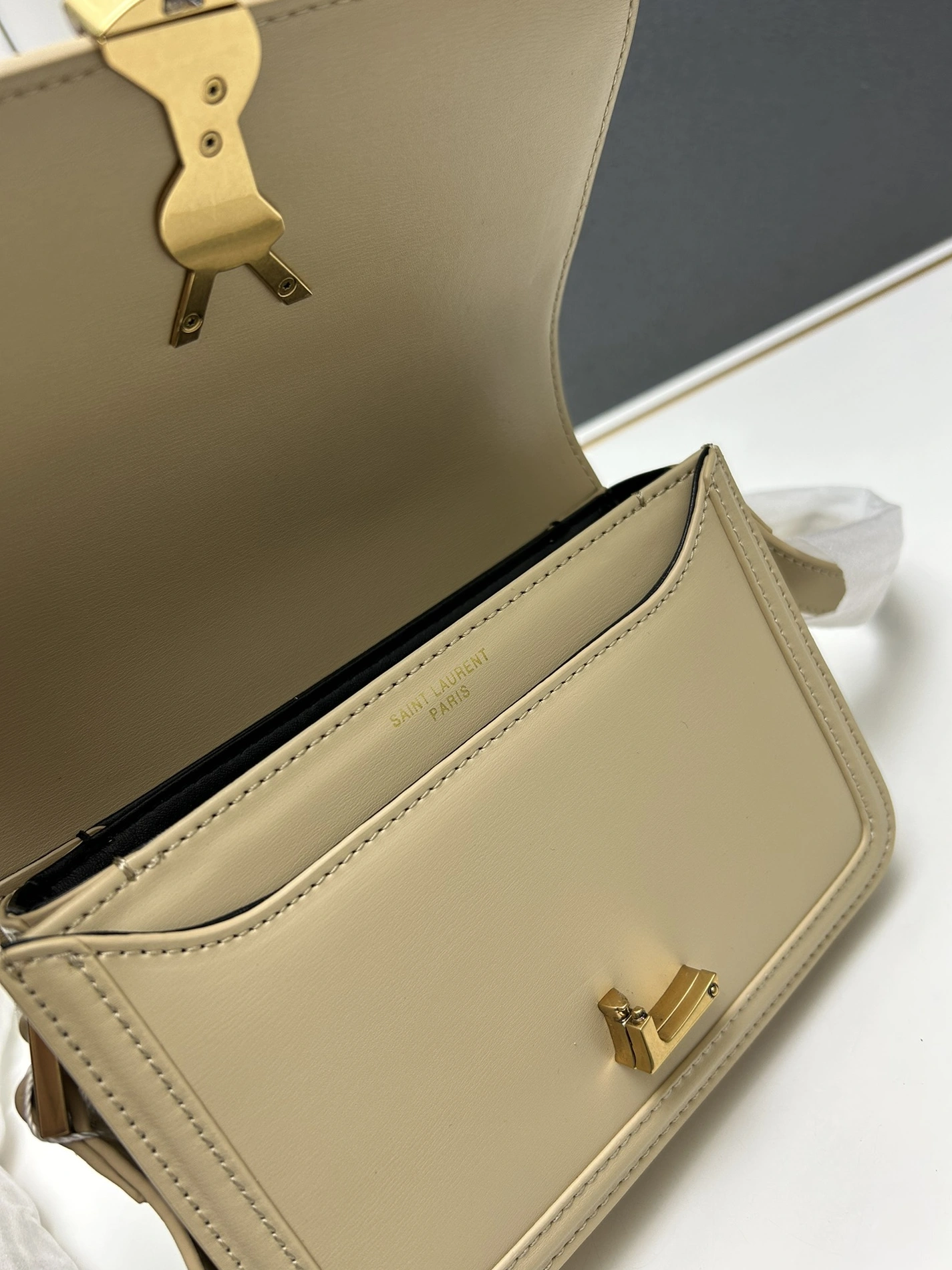 Stylish 2300 Yves Saint Laurent YSL AAA Quality Messenger Bags For Women