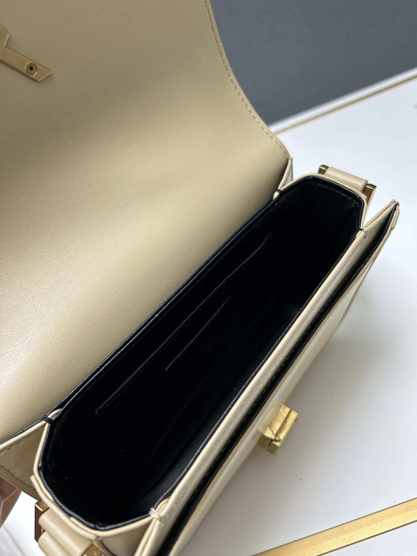 Stylish 2300 Yves Saint Laurent YSL AAA Quality Messenger Bags For Women