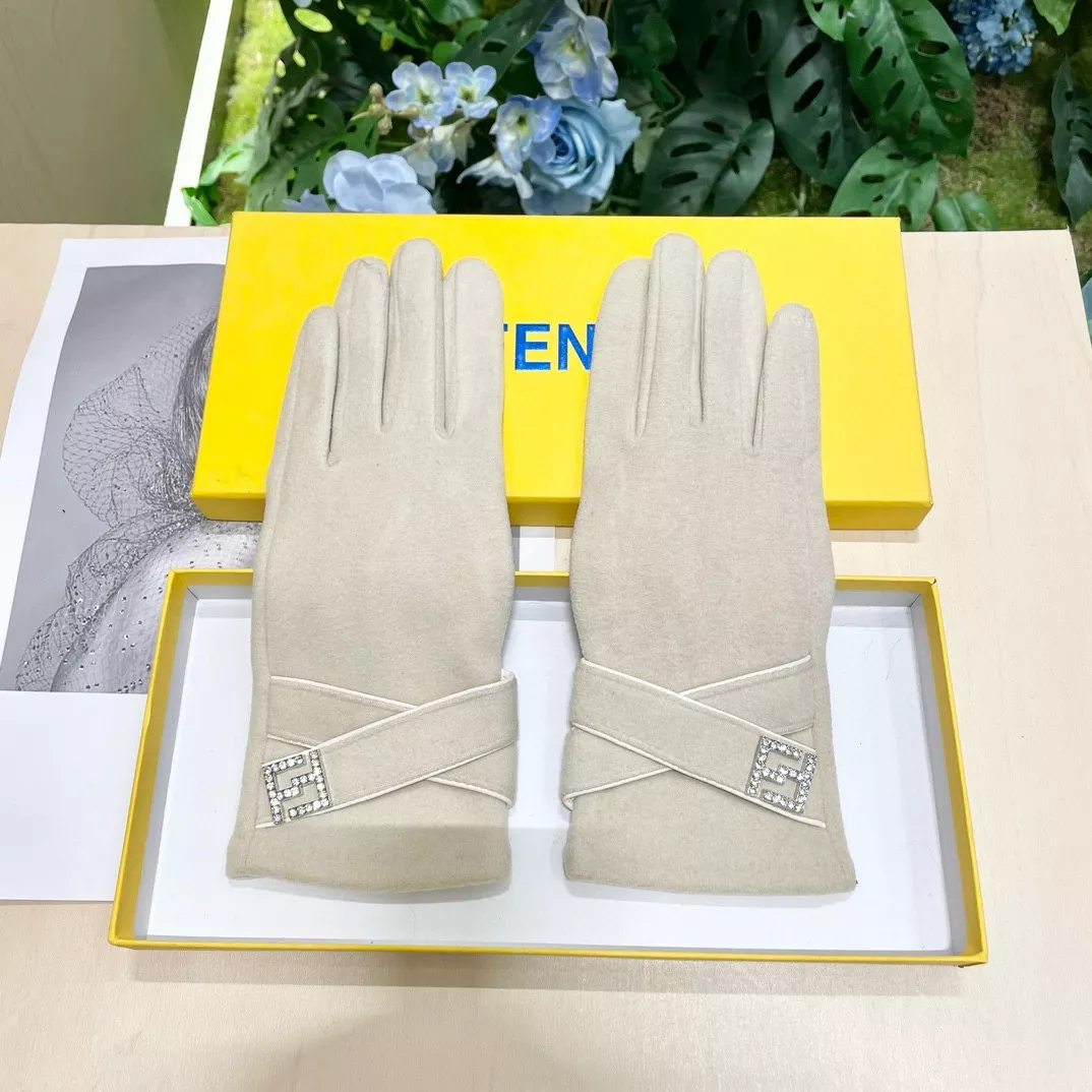 Stylish 2329 Fendi Gloves