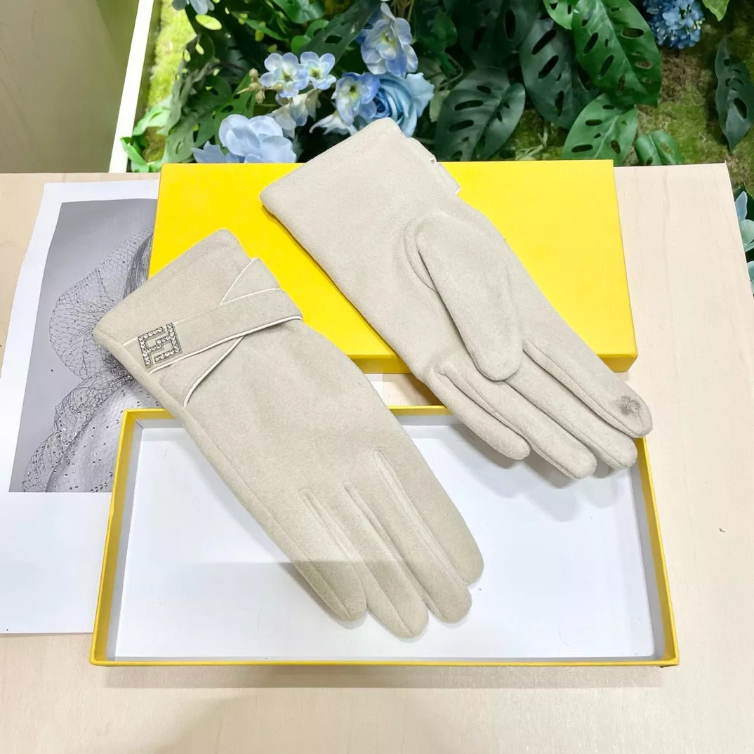 Stylish 2329 Fendi Gloves