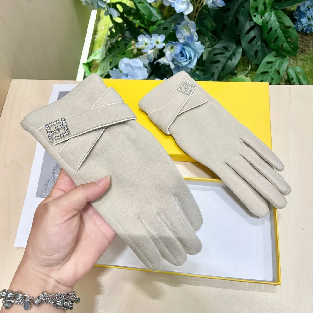 Stylish 2329 Fendi Gloves