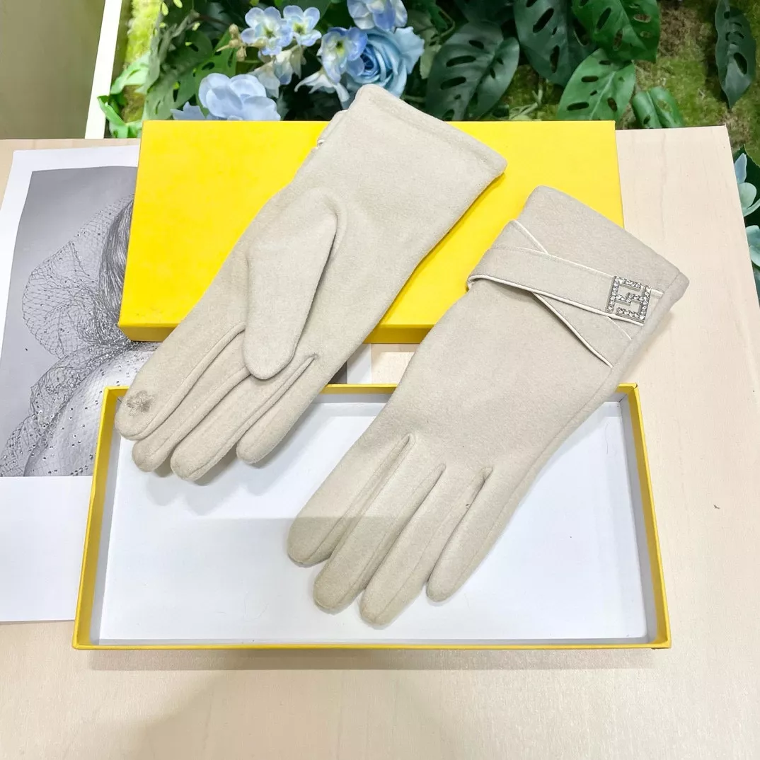 Stylish 2329 Fendi Gloves