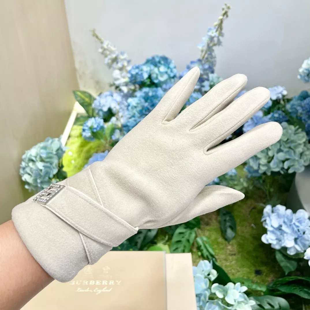 Stylish 2329 Fendi Gloves