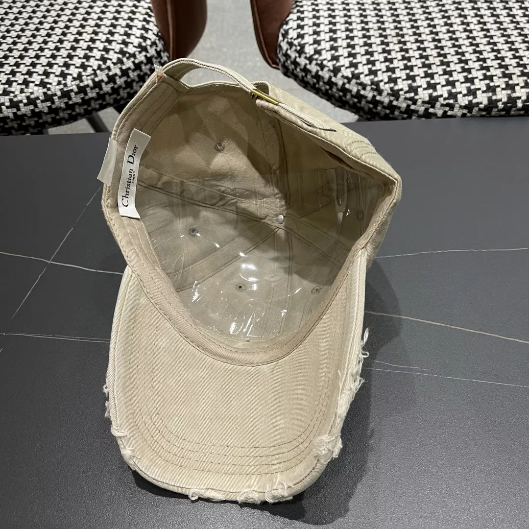 Stylish 2442 Christian Dior Caps
