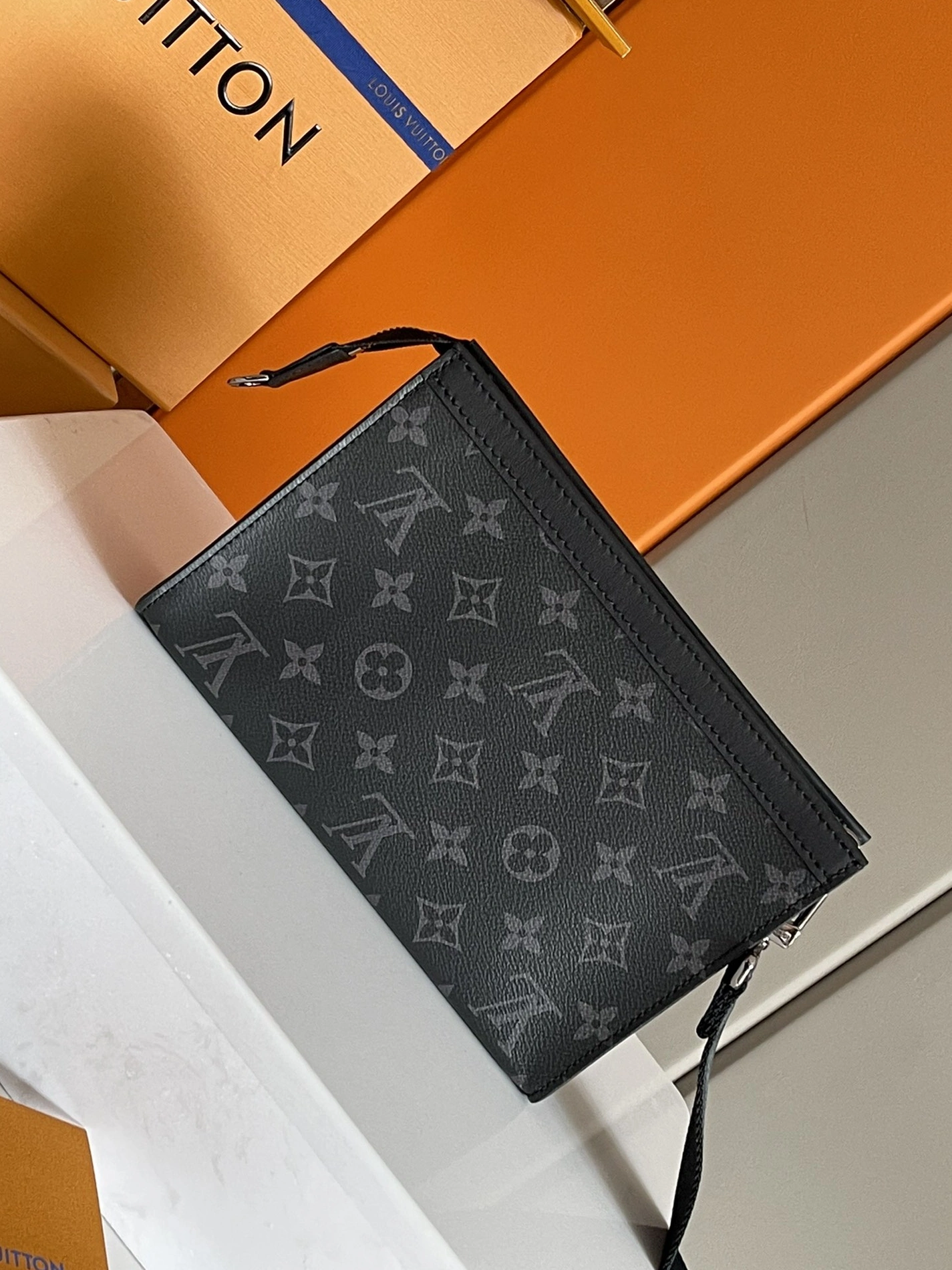 Stylish 2447 Louis Vuitton AAA Man Messenger Bags