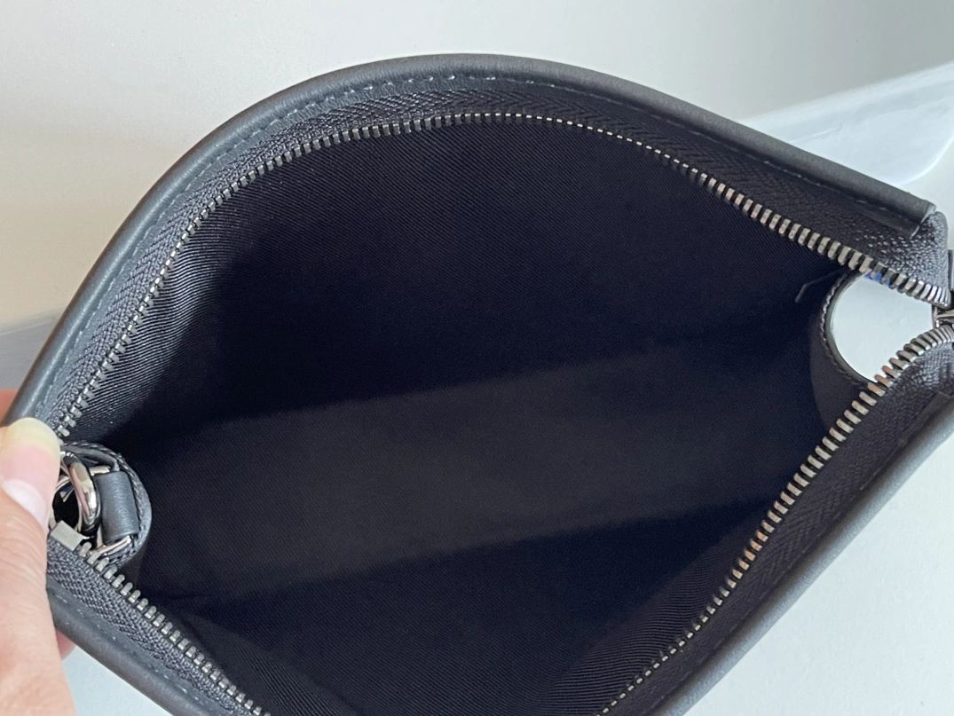 Stylish 2447 Louis Vuitton AAA Man Messenger Bags