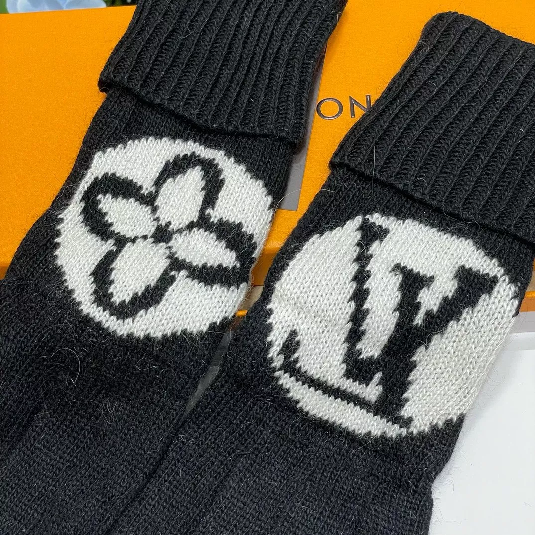 Stylish 2598 Louis Vuitton LV Gloves