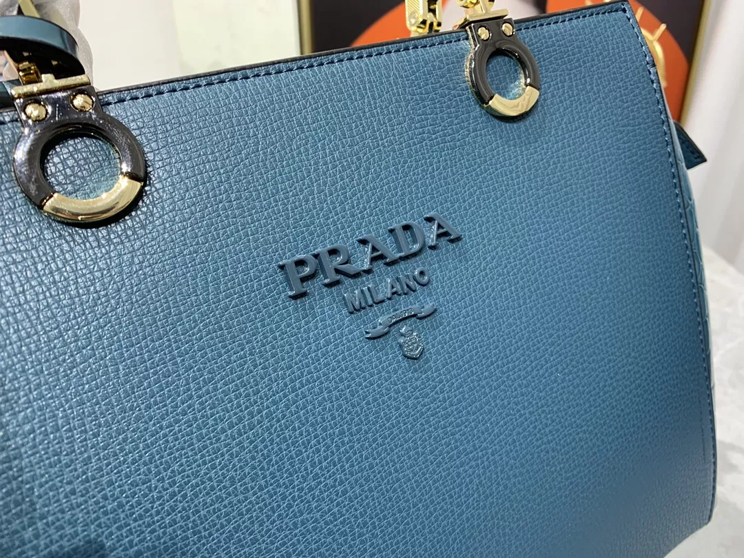 Stylish 2788 Prada AAA Quality Handbags For Women