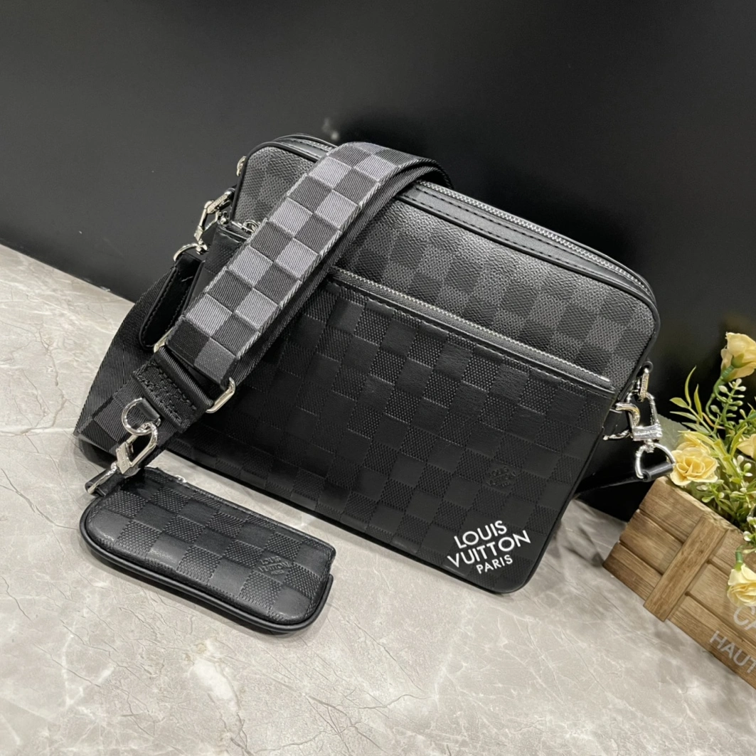 Stylish 2808 Louis Vuitton AAA Man Messenger Bags