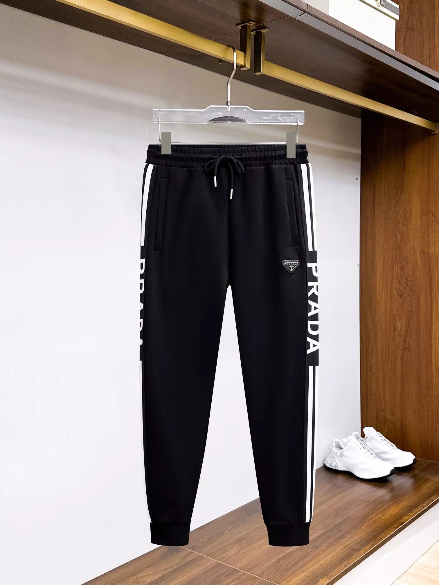 Stylish 3016 Prada Tracksuits Long Sleeved For Men