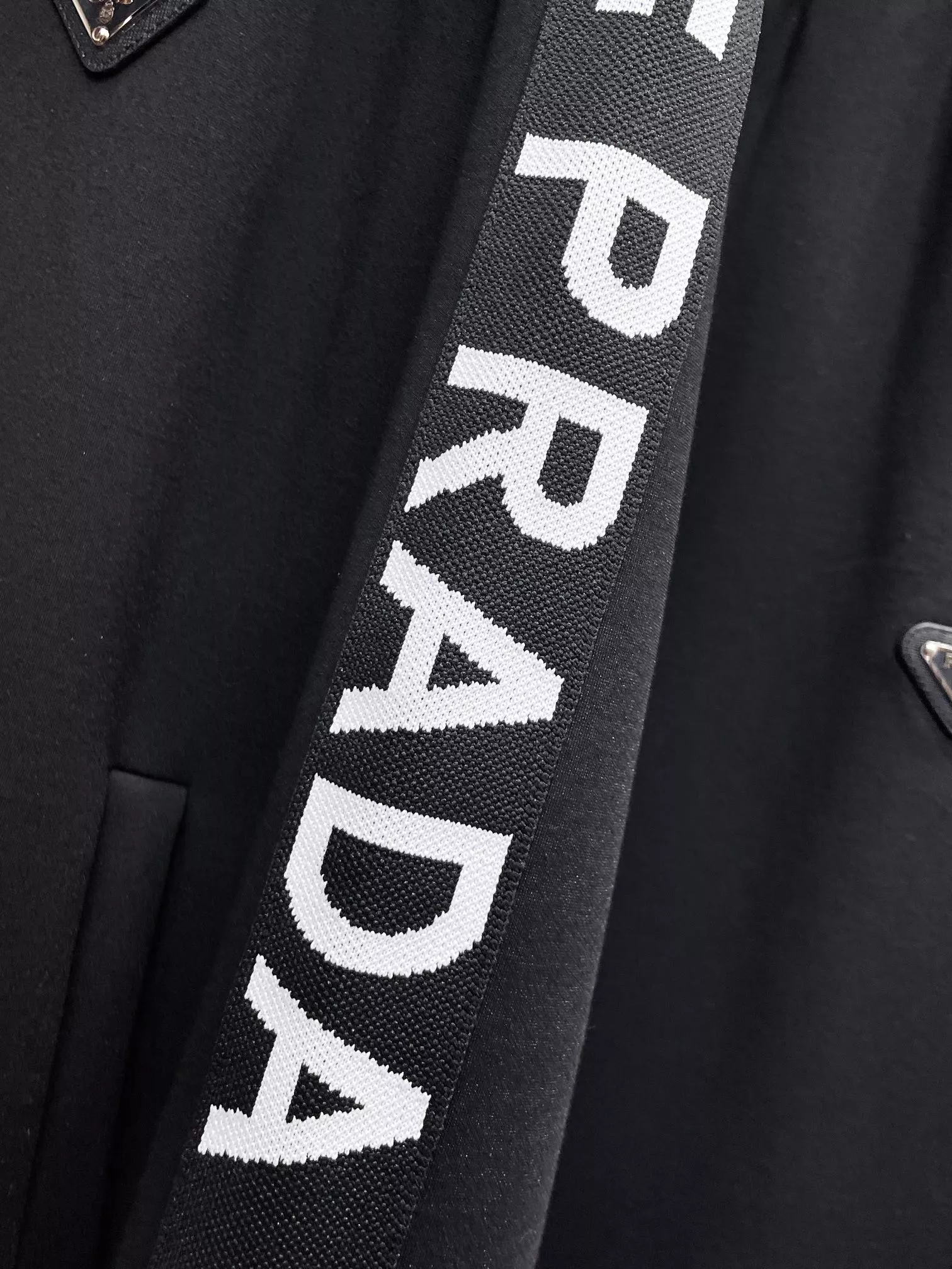 Stylish 3016 Prada Tracksuits Long Sleeved For Men