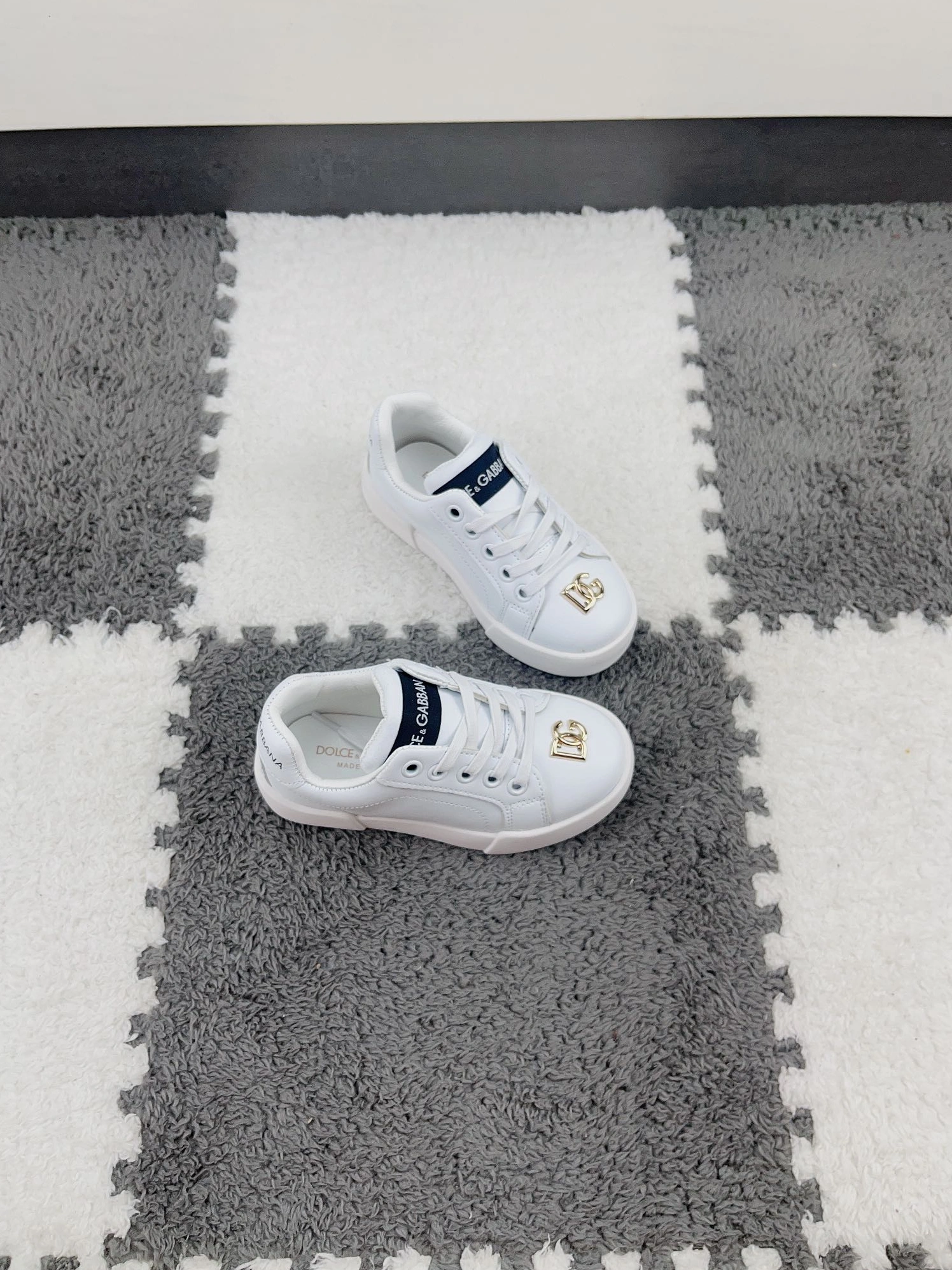 Stylish 3026 Dolce & Gabbana D&G Kids' Shoes For Kids
