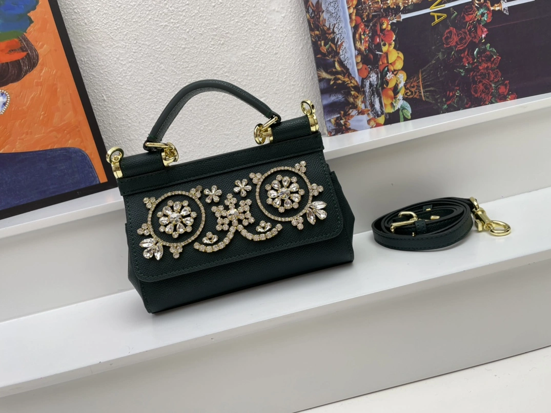Stylish 3200 Dolce & Gabbana AAA Quality Handbags For Women