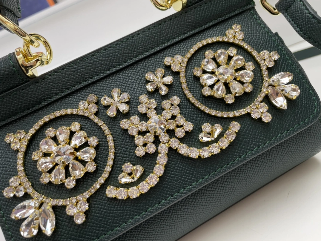 Stylish 3200 Dolce & Gabbana AAA Quality Handbags For Women