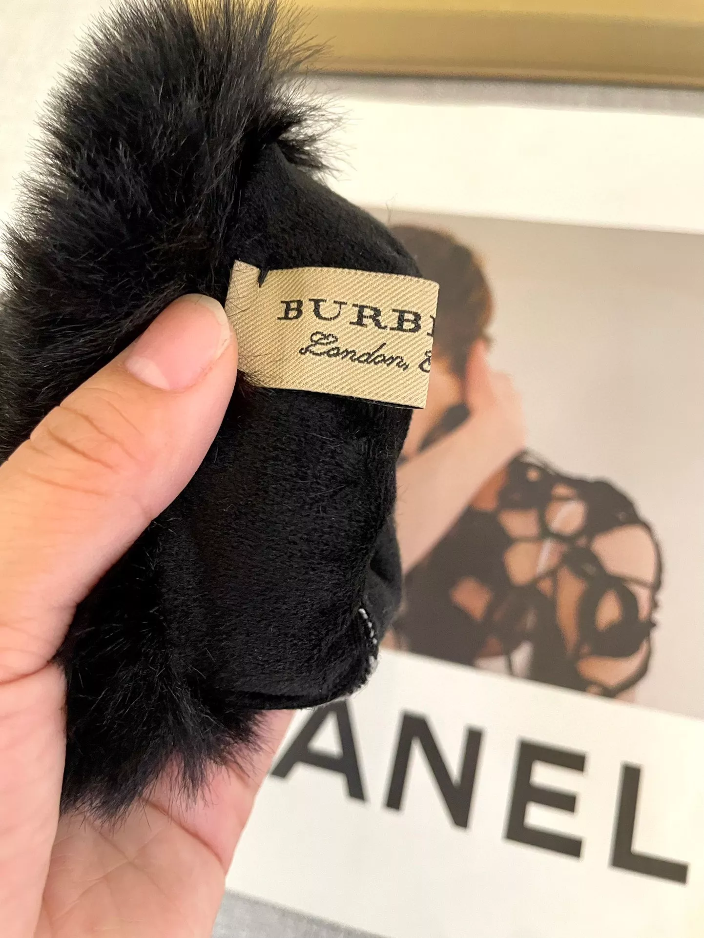 Stylish 360 Burberry Gloves