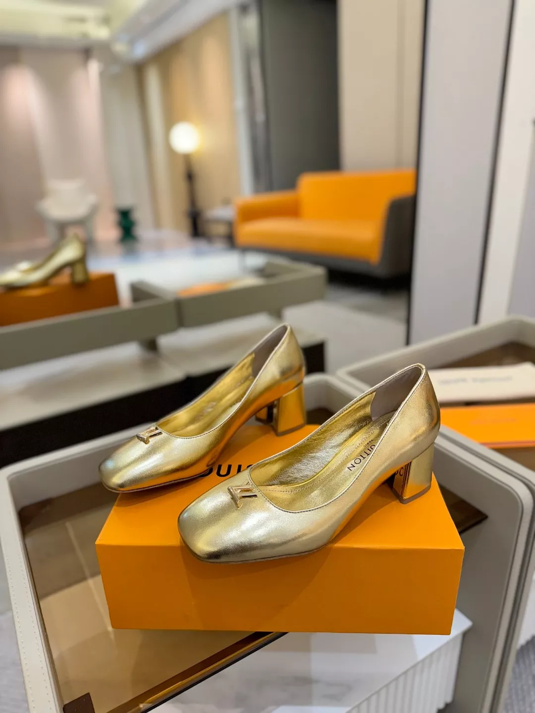 Stylish 3663 Louis Vuitton High-Heeled Shoes For Women