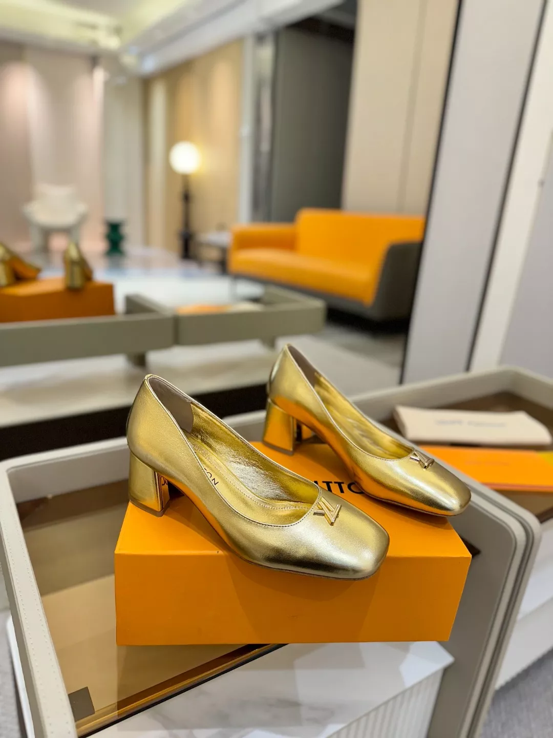 Stylish 3663 Louis Vuitton High-Heeled Shoes For Women