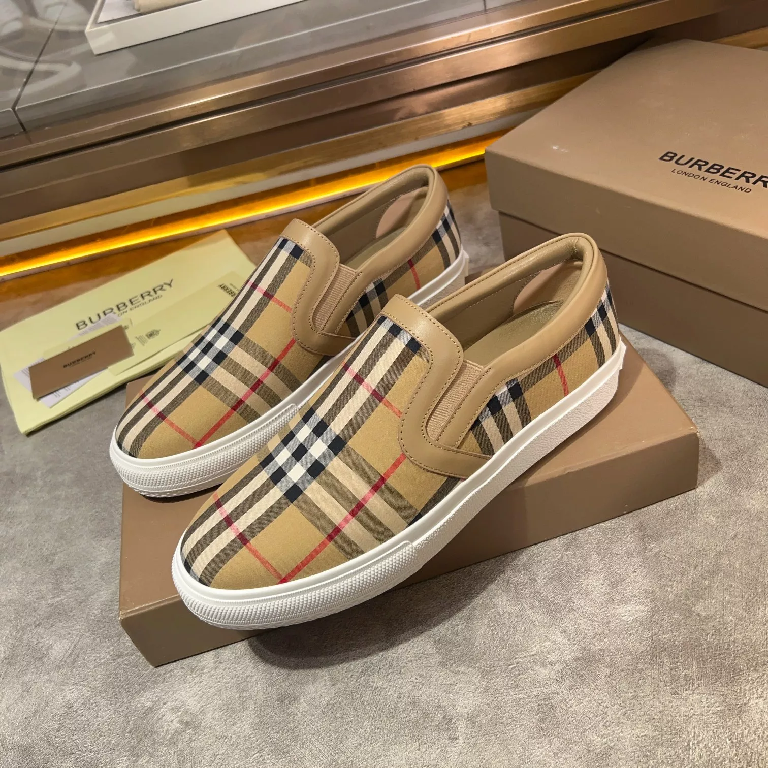 Stylish 3759 Burberry Casual Shoes For Men