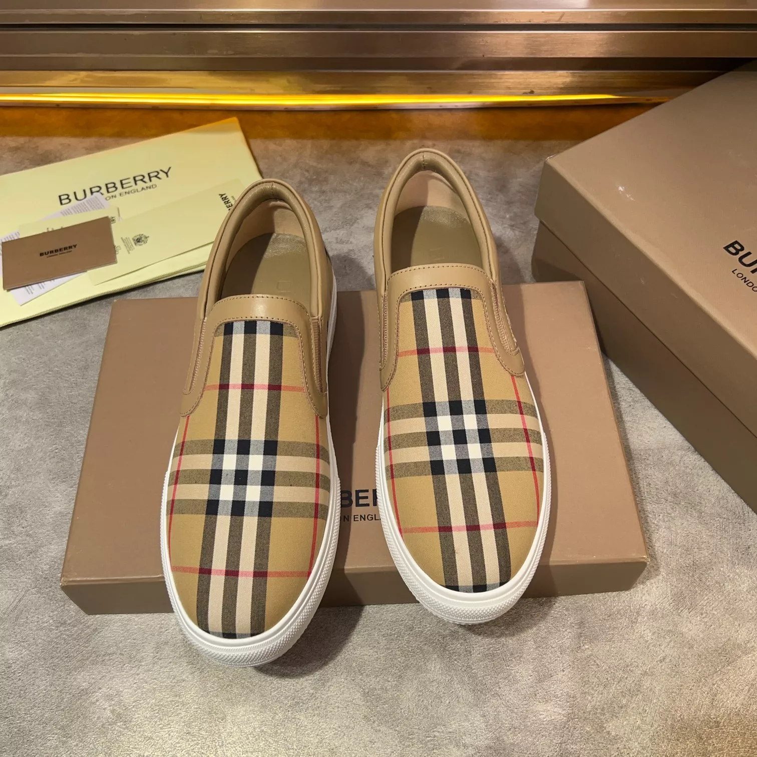 Stylish 3759 Burberry Casual Shoes For Men