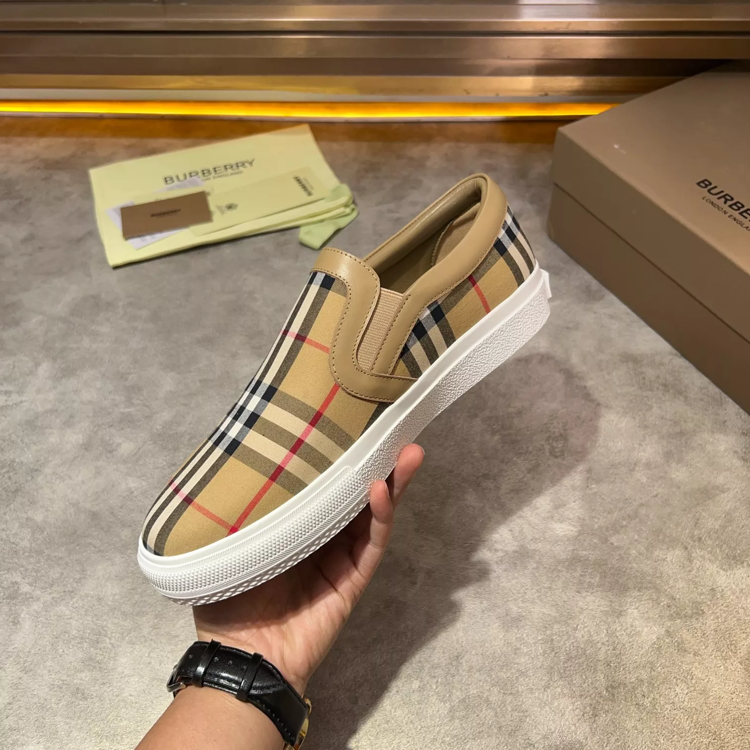 Stylish 3759 Burberry Casual Shoes For Men