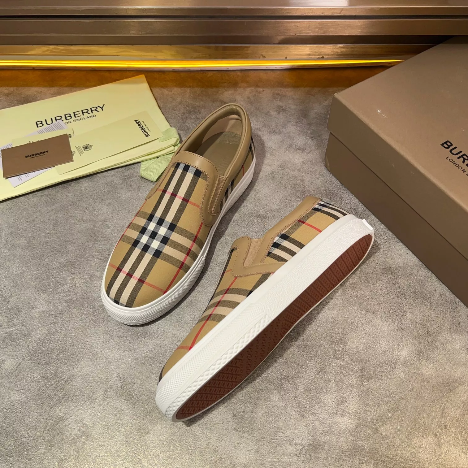 Stylish 3759 Burberry Casual Shoes For Men