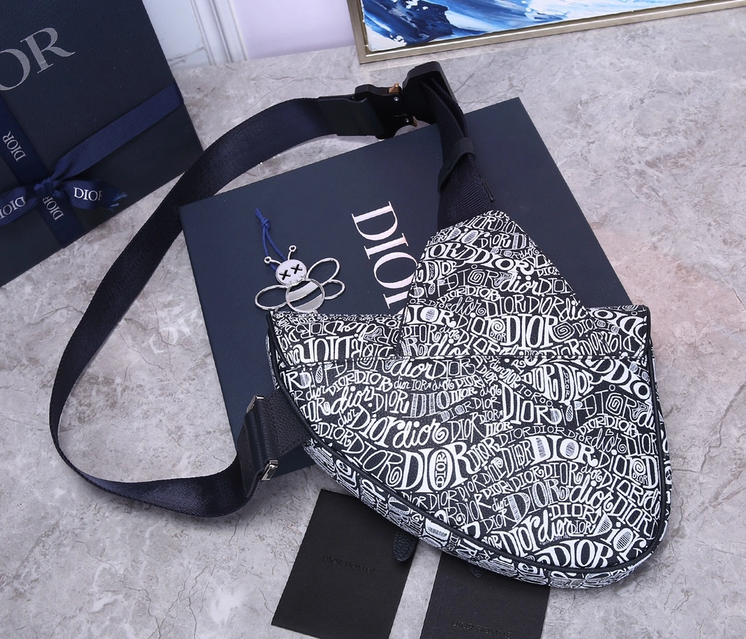 Stylish 3880 Christian Dior AAA Man Messenger Bags