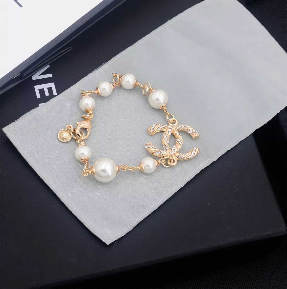 Stylish 3944 Chanel Bracelets For Women