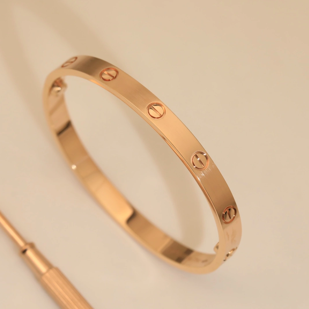 Stylish 410 Cartier bracelets In Rose Gold For Unisex