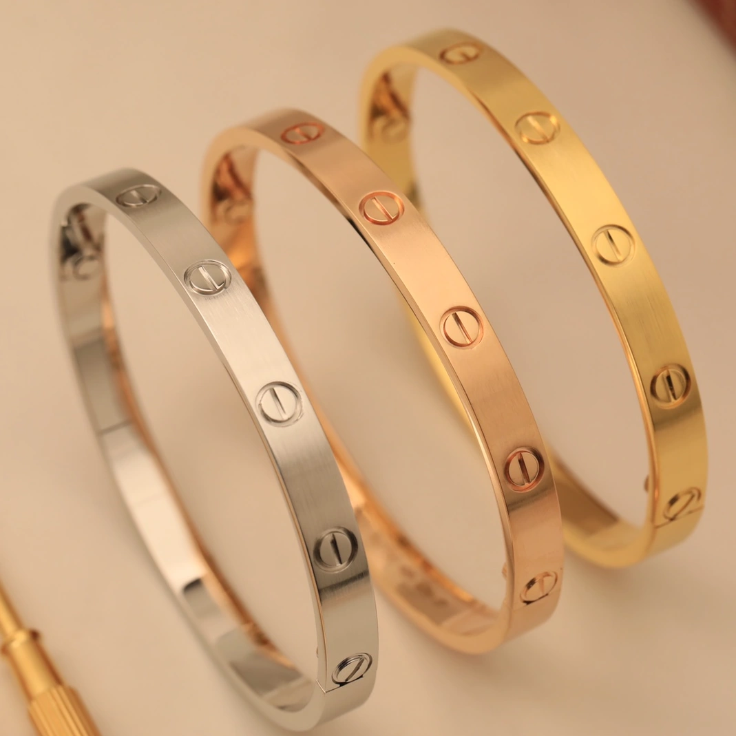 Stylish 410 Cartier bracelets In Rose Gold For Unisex