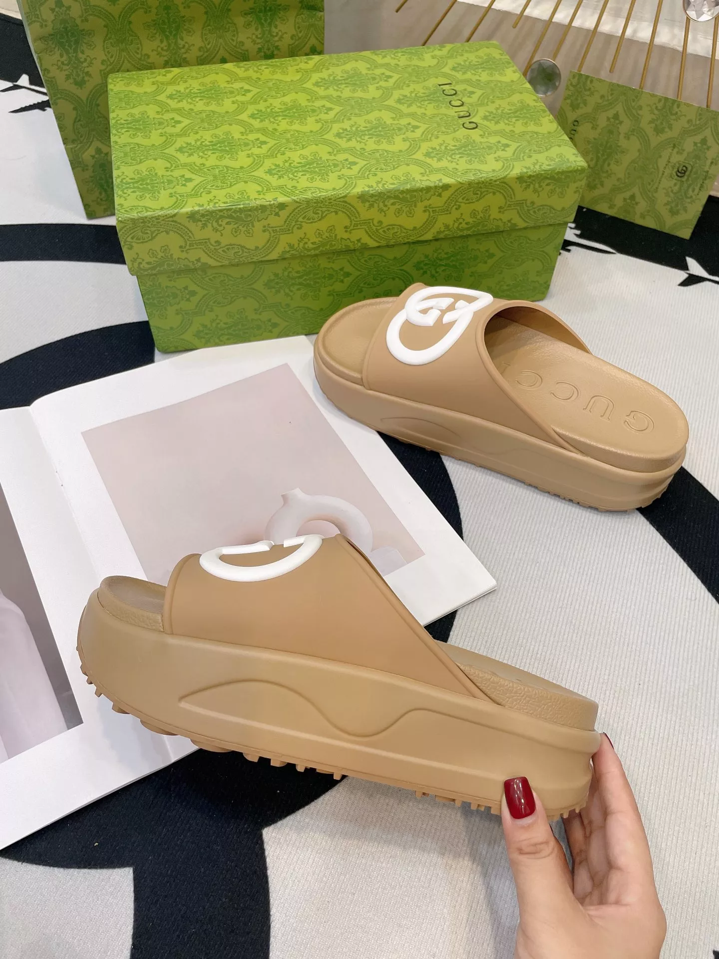 Stylish 4111 Gucci Slippers For Women