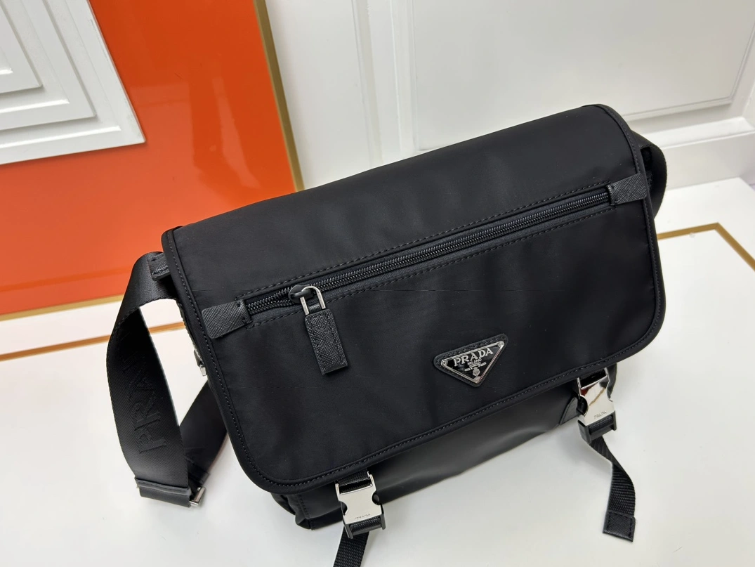 Stylish 4385 Prada AAA Man Messenger Bags