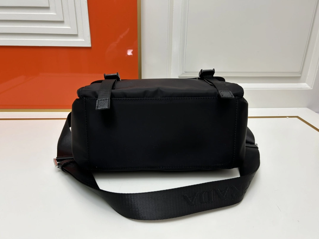 Stylish 4385 Prada AAA Man Messenger Bags