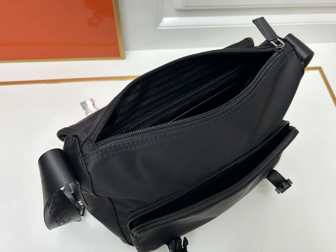 Stylish 4385 Prada AAA Man Messenger Bags
