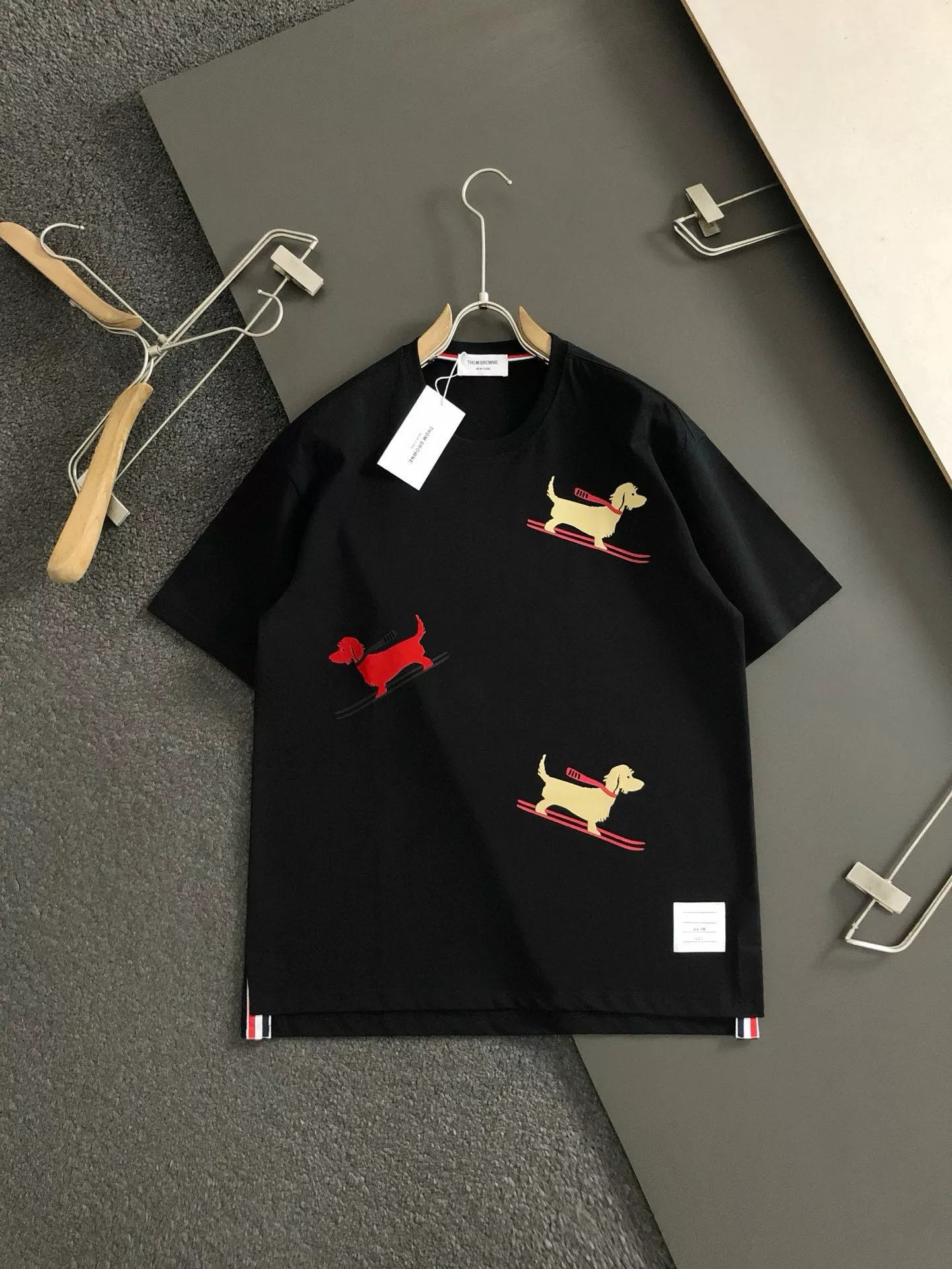 Stylish 443 Thom Browne TB T-Shirts Short Sleeved For Men