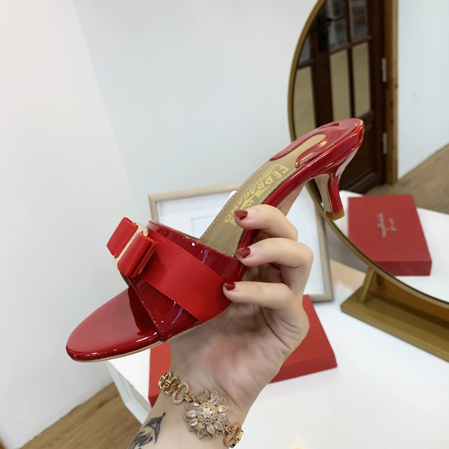 Stylish 4562 Salvatore Ferragamo Slippers For Women