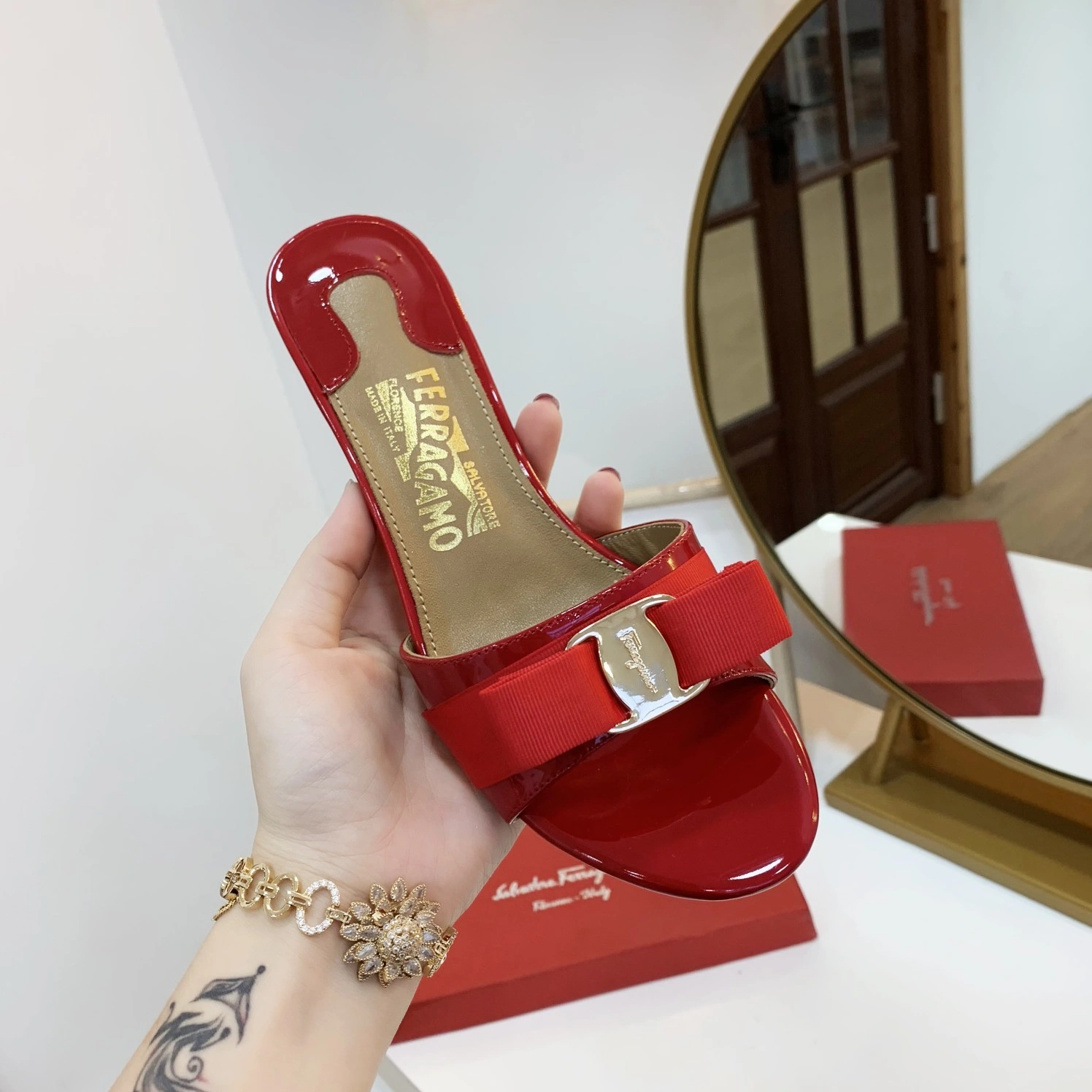 Stylish 4562 Salvatore Ferragamo Slippers For Women