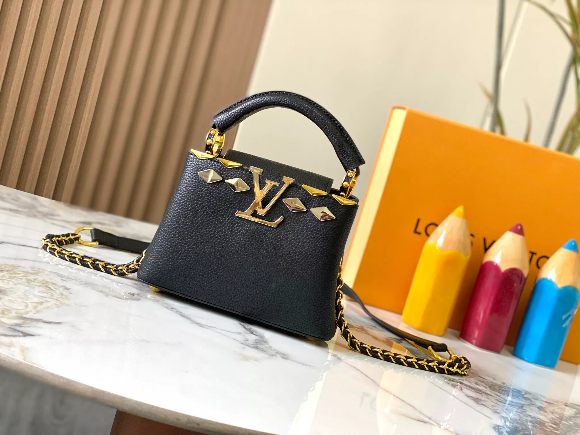 Stylish 4950 Louis Vuitton AAA Quality Messenger Bags For Women