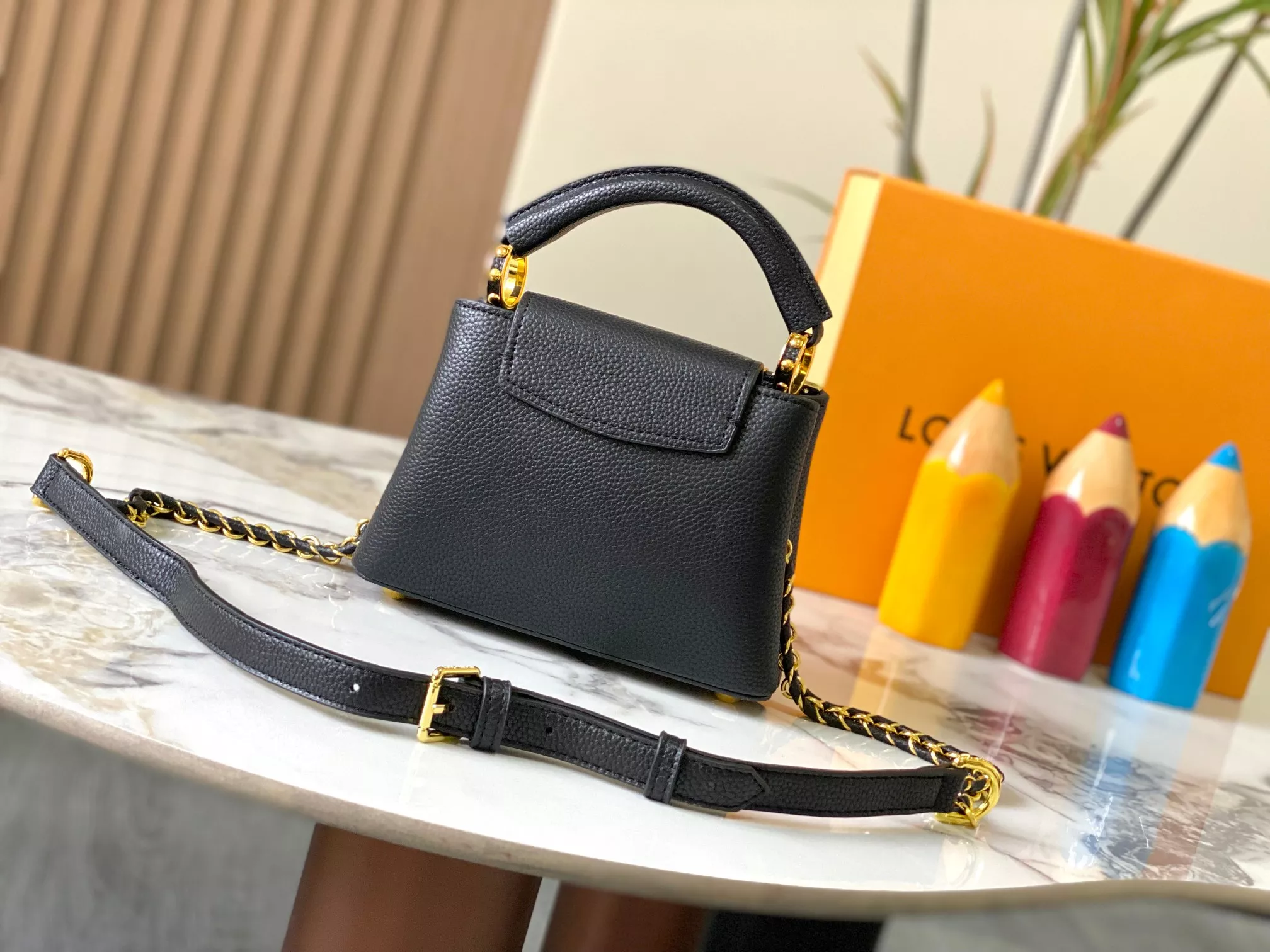 Stylish 4950 Louis Vuitton AAA Quality Messenger Bags For Women