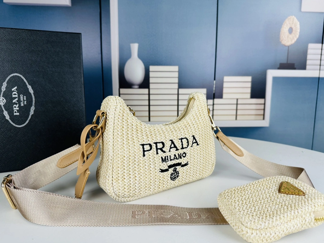 Stylish 5050 Prada AAA Quality Messenger Bags For Women