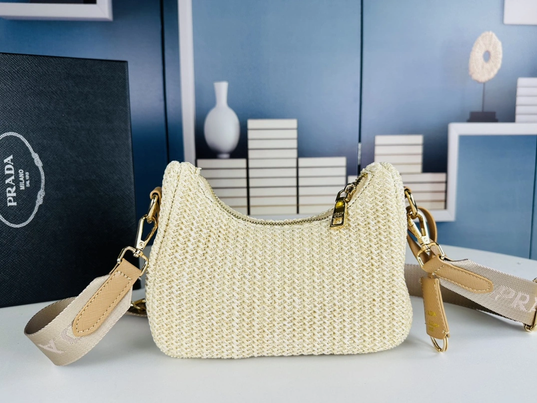 Stylish 5050 Prada AAA Quality Messenger Bags For Women