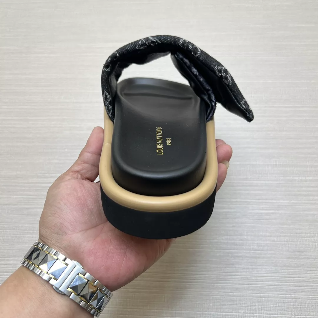 Stylish 513 Louis Vuitton Slippers For Men